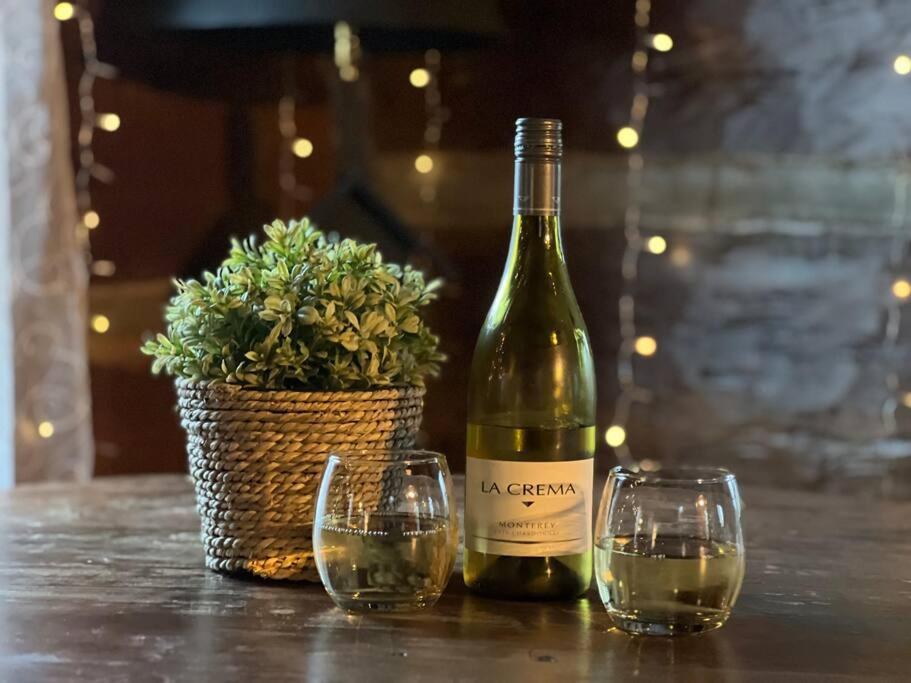 Boozy Bear Bungalow Romantic Cabin 5 Mins 2 Downtown With Hot Tub And Fire Pit Gatlinburg Buitenkant foto